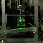 超音波印加による液体の浸透性向上についての実験風景 　　　　(Tamura et al. Journal of Applied physics 113 (2013) 144905.) 