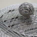 金属3Dプリンターにより45％の軽量化をした鉄瓶（ふたの部分）