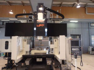 図2 摩擦攪拌接合装置