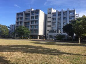 図1 戸畑キャンパス・マテリアル工学科棟