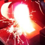 鋳鉄の鋳造実験の様子