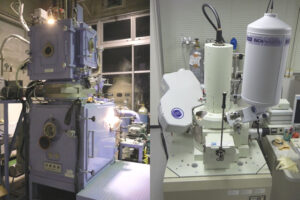 雰囲気溶解・鋳造装置　右：フィールドエミッション型SEM(EBSD、EDX、WDX付き) 
