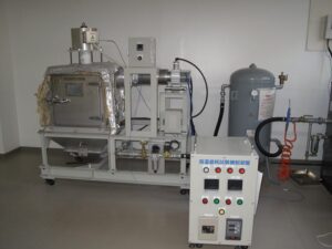 写真1：研究室独自に開発した高温雰囲気下を忠実に再現できる高温エロージョン摩耗試験機