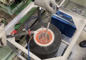 図1　反応性ガスを溶湯に吹き込むことで鋳造用アルミ合金の高機能化を図る実験